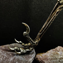 Load image into Gallery viewer, Magpie talon necklace