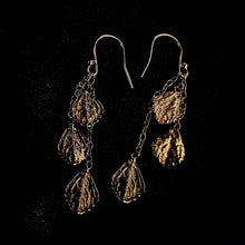 Load image into Gallery viewer, Little leaf earrings