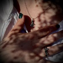 Load image into Gallery viewer, Umi small coral pendant-necklace
