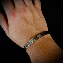 Load image into Gallery viewer, Animal print cuff