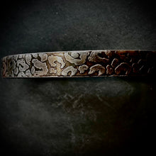 Load image into Gallery viewer, Animal print cuff