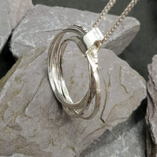 Load image into Gallery viewer, Interlocking circles necklace