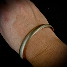 Load image into Gallery viewer, Simple silver cuff