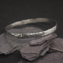 Load image into Gallery viewer, Round hammered solid silver bangle
