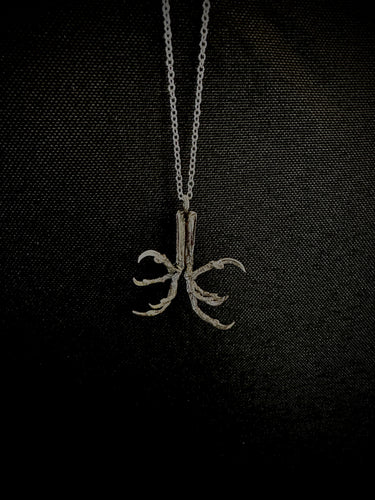 Duo Sparrow claw necklace