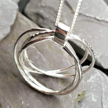 Load image into Gallery viewer, Interlocking circles necklace