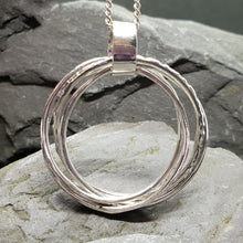 Load image into Gallery viewer, Interlocking circles necklace