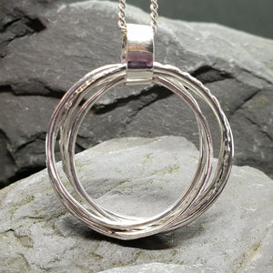Interlocking circles necklace